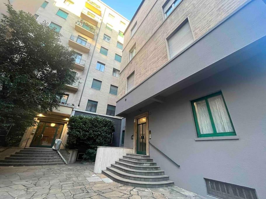 Monolocale In Centro Con Terrazzo Apartman Milánó Kültér fotó